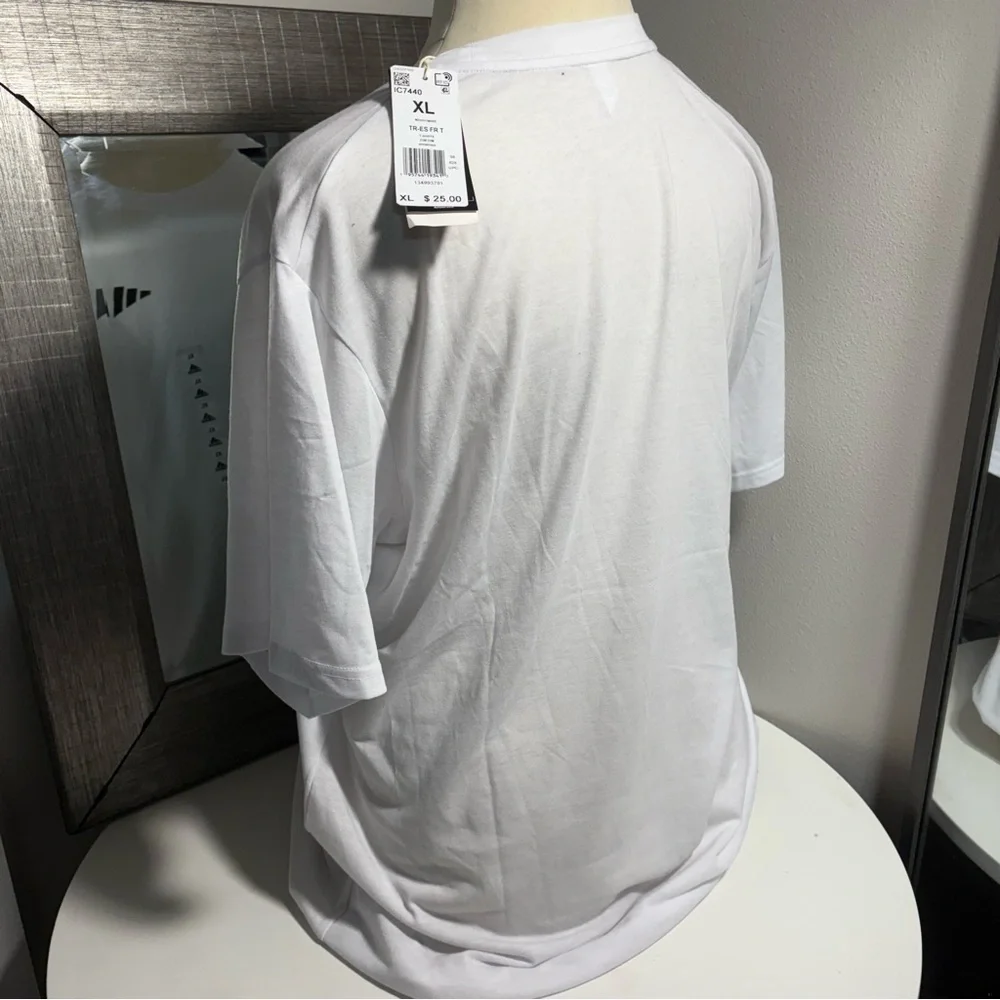 NWT Adidas men’s size X-Large t-shirt